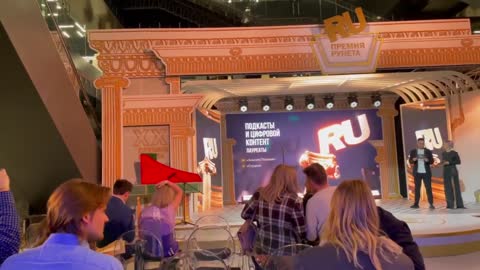 На конференции — фрагмент выступления